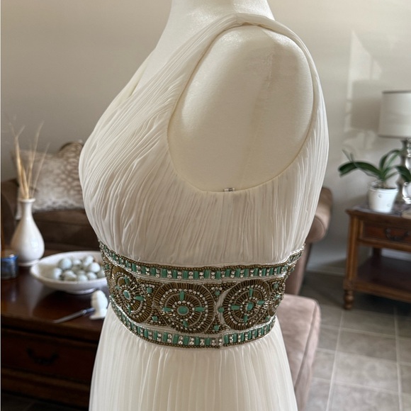 Sherri Hill White Prom Dress with Gold Accents - Picture 4 of 4